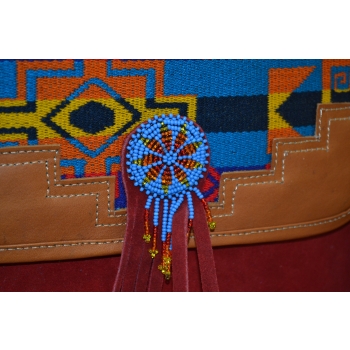 Torebka ze skóry etno w czerwonym kolorze  z koralikami mullo .